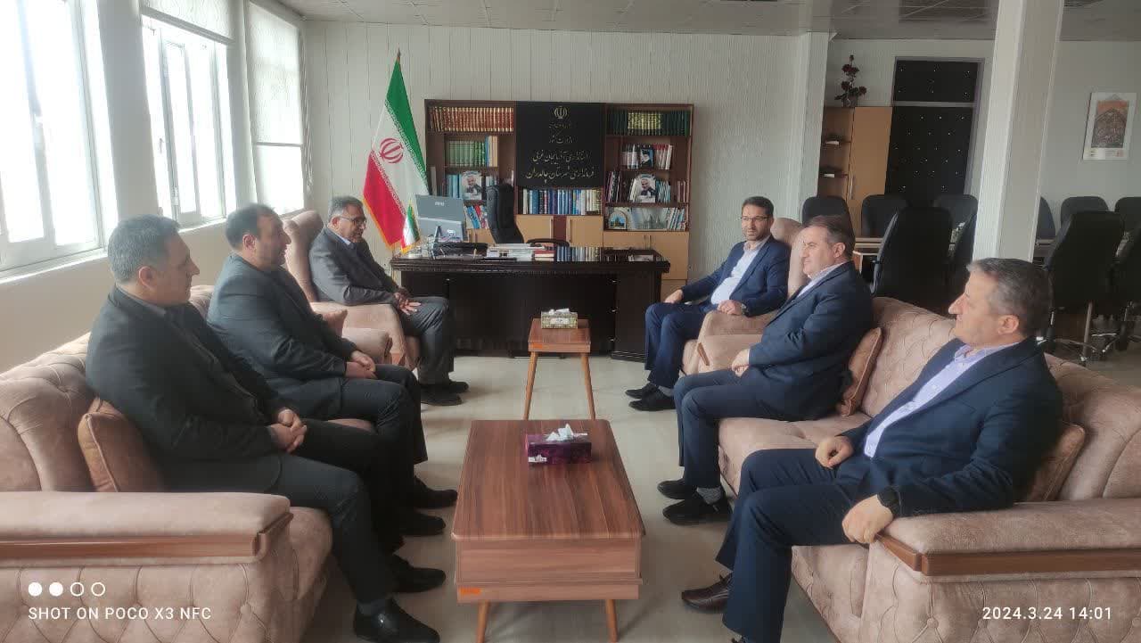 دیدار جمعی از مسئولان ادارات شهرستان چالدران با محمدرضا عبداله نژاد فرماندارچالدران جهت تبریک سال نو