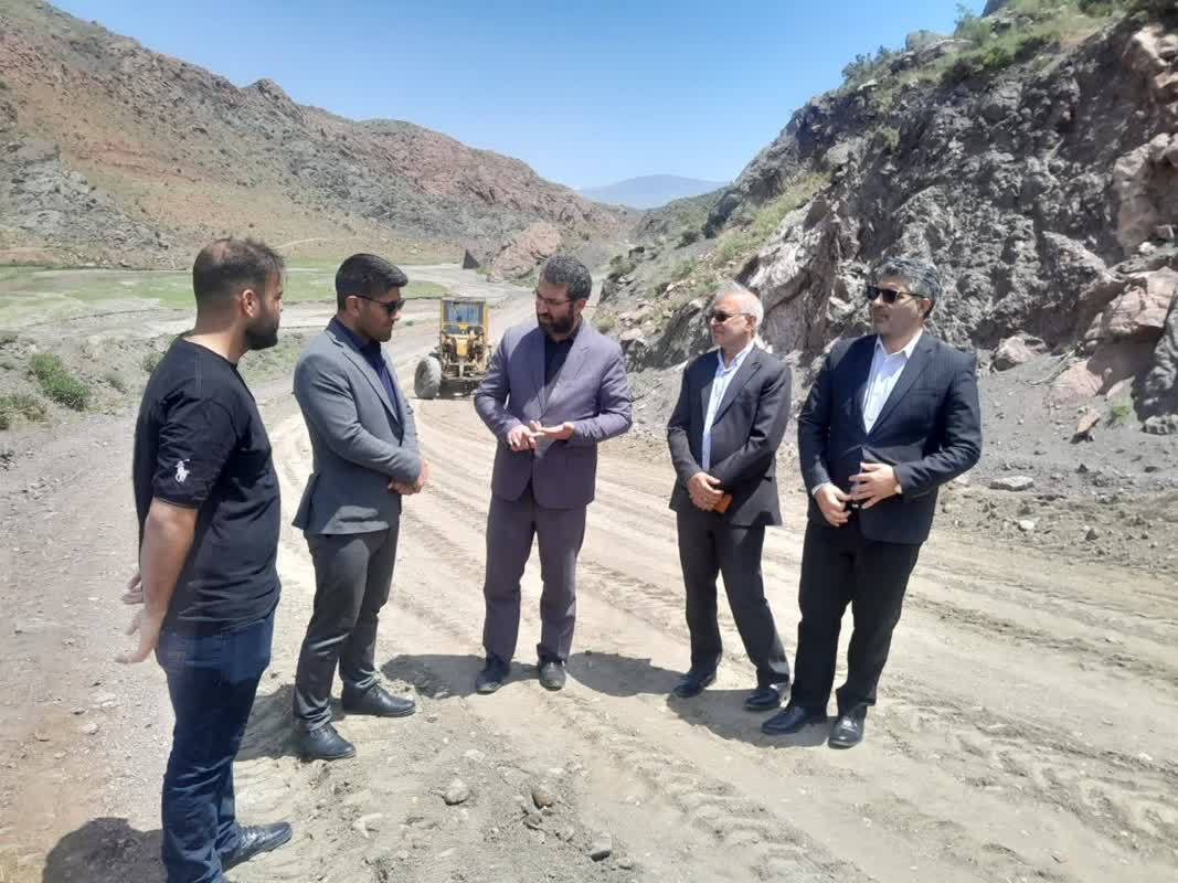 بازدید فرماندار چالدران از عملیات اجرایی بهسازی و زیرسازی آسفالت جاده مواصلاتی روستای دار درسی
