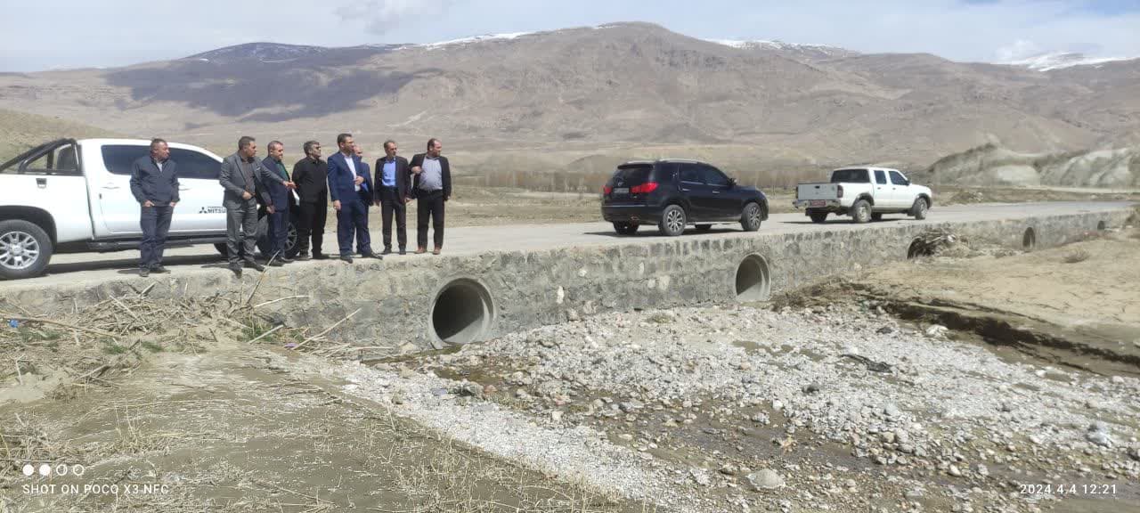 بازدید محمد رضا عبداله نژاد فرماندار چالدران از آبنمای محور ارتباطی چالدران به روستای امامقلی کندی که با هدف پیشگیری از خطرات سیل ، دستورات لازم را در خصوص لایروبی مسیل  را صادر نمود
