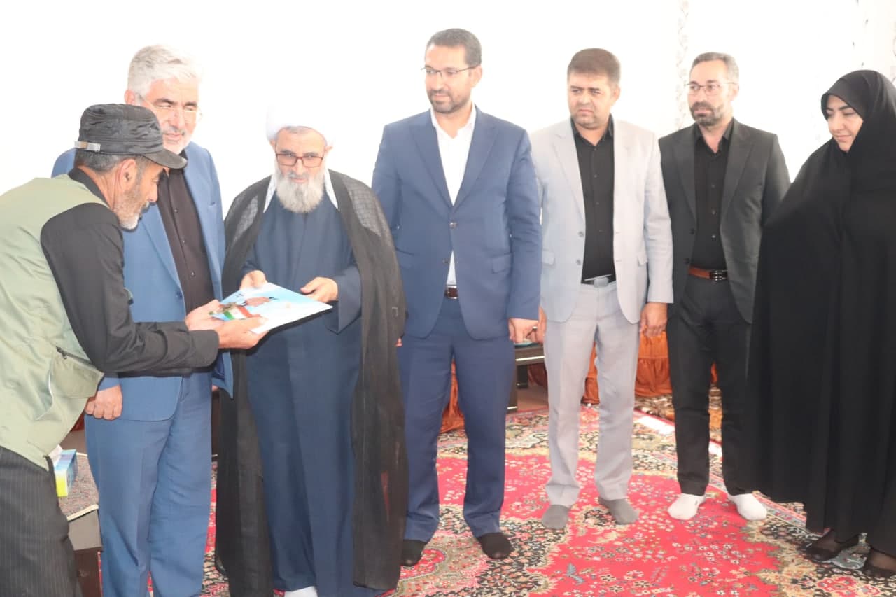 به مناسبت گرامیداشت هفته دولت : از خانواده جانباز سرافراز آقای رستم زاده در روستای دیلک وردی بخش دشتک شهرستان چالدران تجلیل شد.