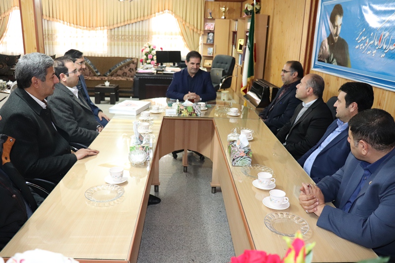 محمدزاده فرماندار چالدران از روسای بانکهای شهرستان خواست تا نهایت تعامل وهمکاری را در چارچوب قانون با دستگاه های اجرایی و هم چنین مردم شهرستان داشته باشند .