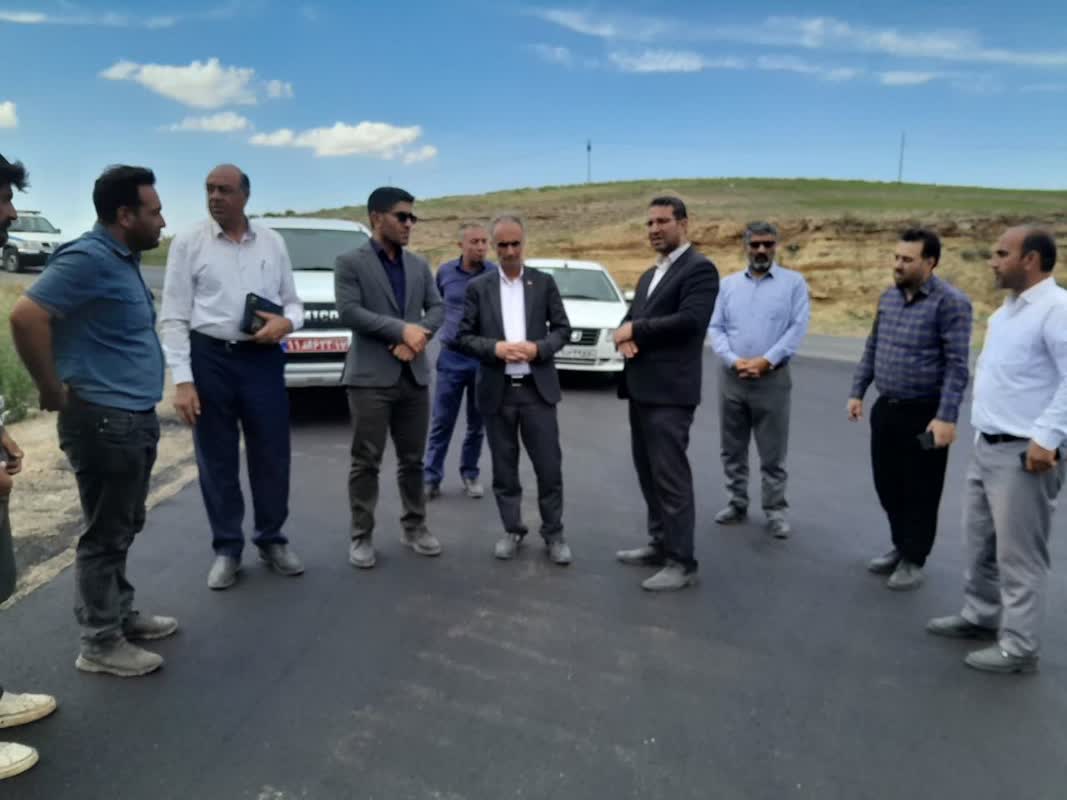 بازدید فرماندار  چالدران و نماینده مردم  شهرستانهای ماکو.چالدران .شوط و پلدشت در مجلس شورای اسلامی از روند بهسازی و آسفالت ریزی  راه روستای آغ دیزج