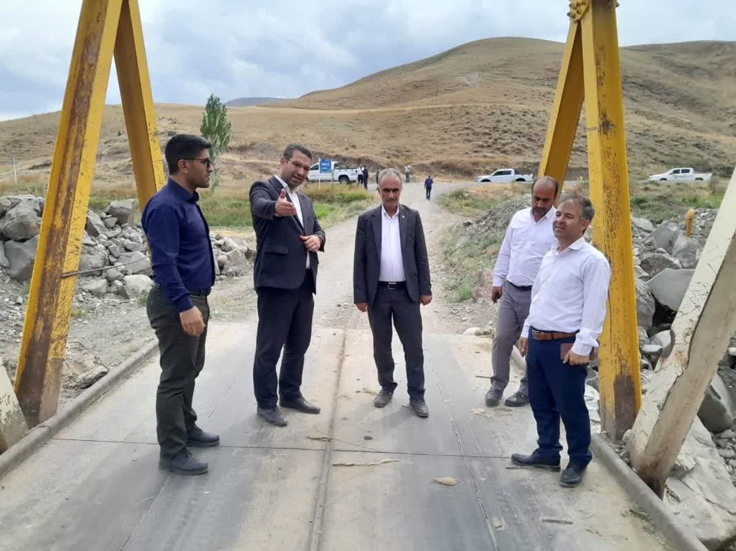 بازدید فرماندار  چالدران و نماینده مردم  شهرستانهای ماکو.چالدران .شوط و پلدشت در مجلس شورای اسلامی از پل آهنی روستاهای ساز آغل و گل سعید