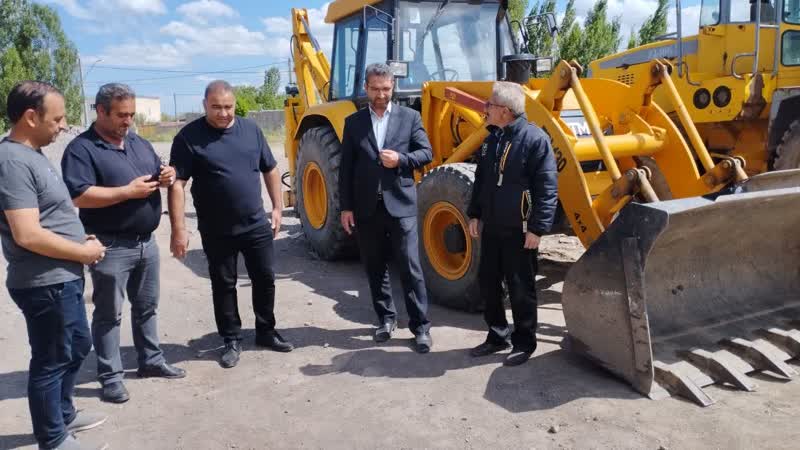 بازدید فرماندار چالدران از واحد ماشین آلات شهرداری آواجیق