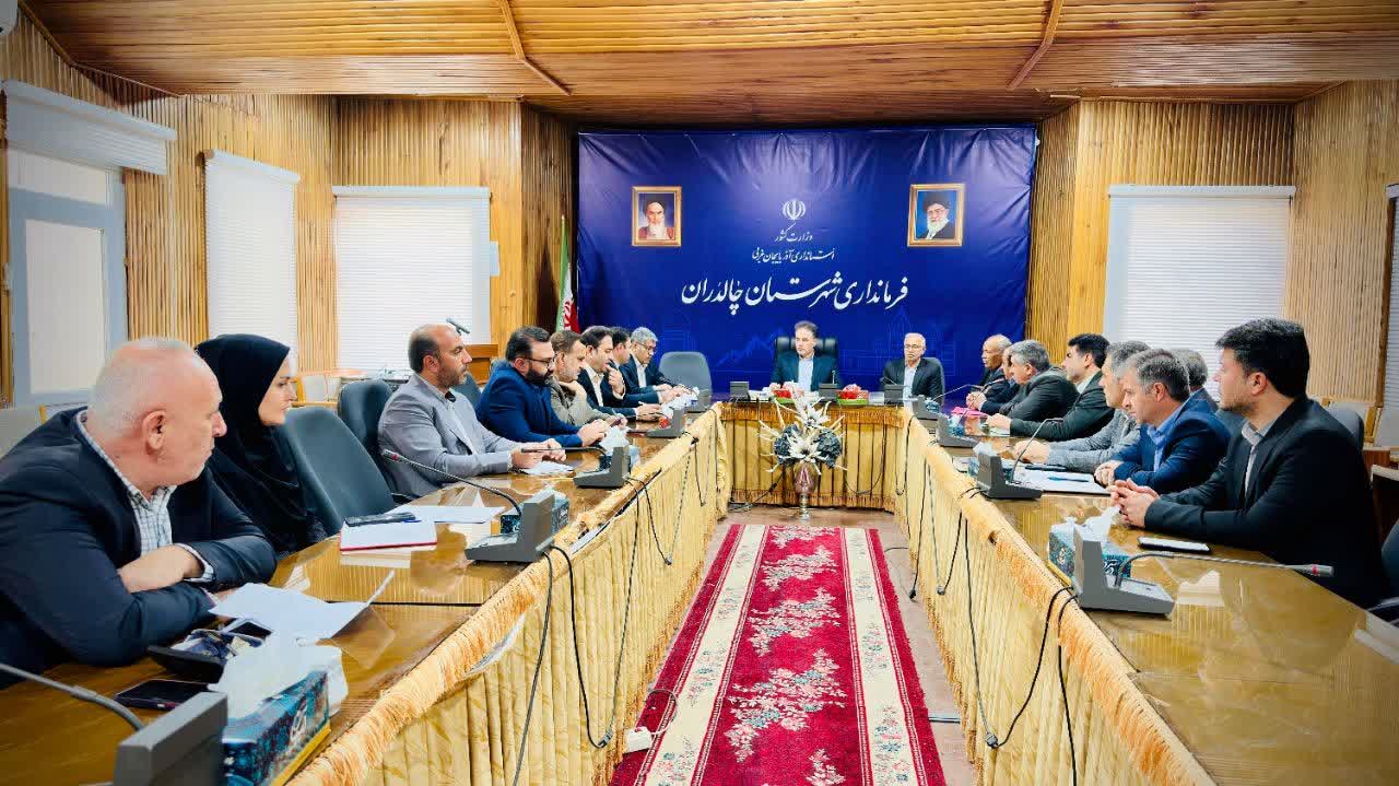 نشست فرماندار چالدران با کشاورزان به منظور بررسی مشکلات بخش کشاورزی