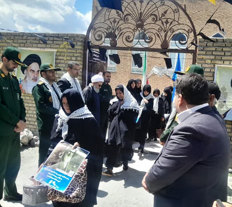 بدرقه کاروان زیارتی از چالدران به مرقد امام خمینی(ره)