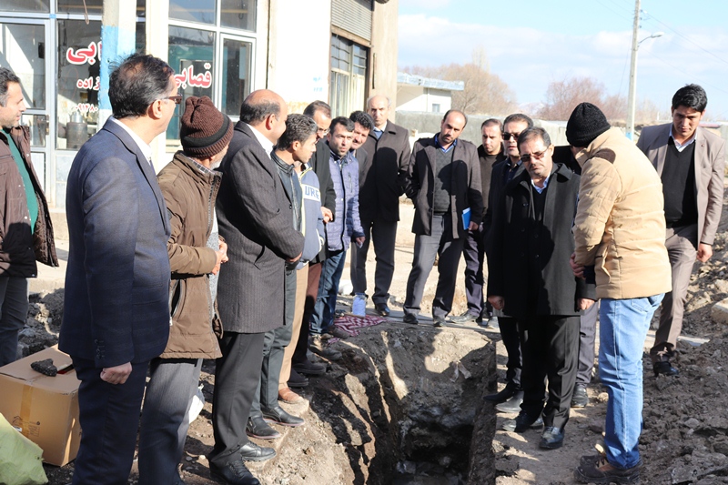 محمدزاده فرماندار چالدران:بیش از 20میلیارد تومان برای گاز رسانی به شهر آواجیق هزینه شده که تا دهه فجر امسال 50درصد خانوارهای این شهر از نعمت گاز برخوردار خواهند شد.