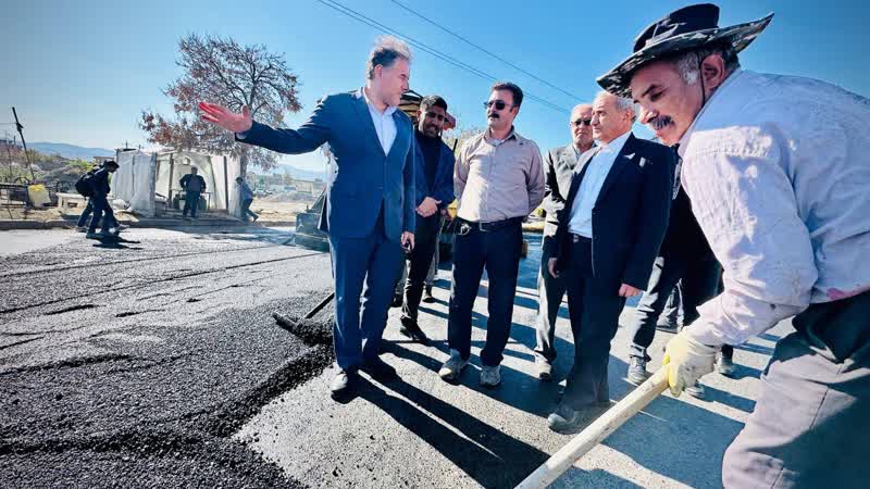 بازدید فرماندار  از آسفالت میدان امام  شهر چالدران