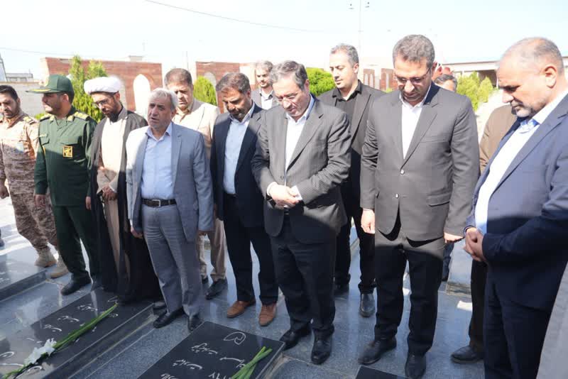 ادای احترام استاندار آذربایجان‌غربی به مقام شامخ شهدای چالدران