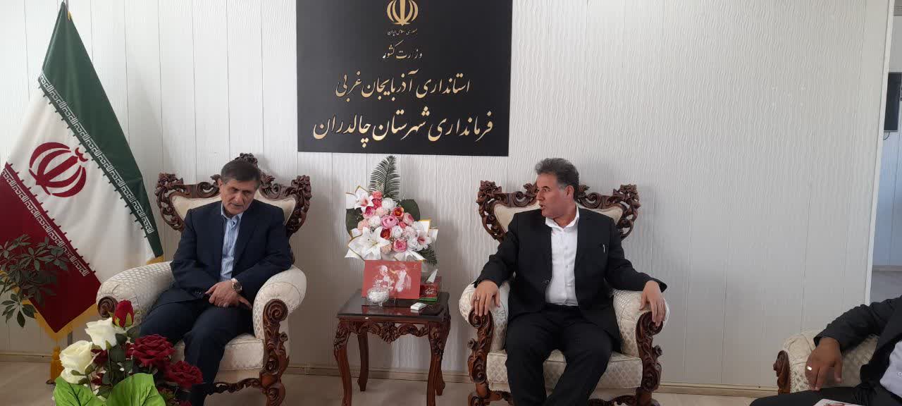 دیدا معاون توسعه مدیریت و منابع استانداری آذربایجانغربی با همراهی مدیران کل  اداری و مالی و  دفتر برنامه ریزی بودجه و تحول اداری استانداری  با حضور در فرمانداری چالدران ، با صمد اکبری فرماندار چالدران