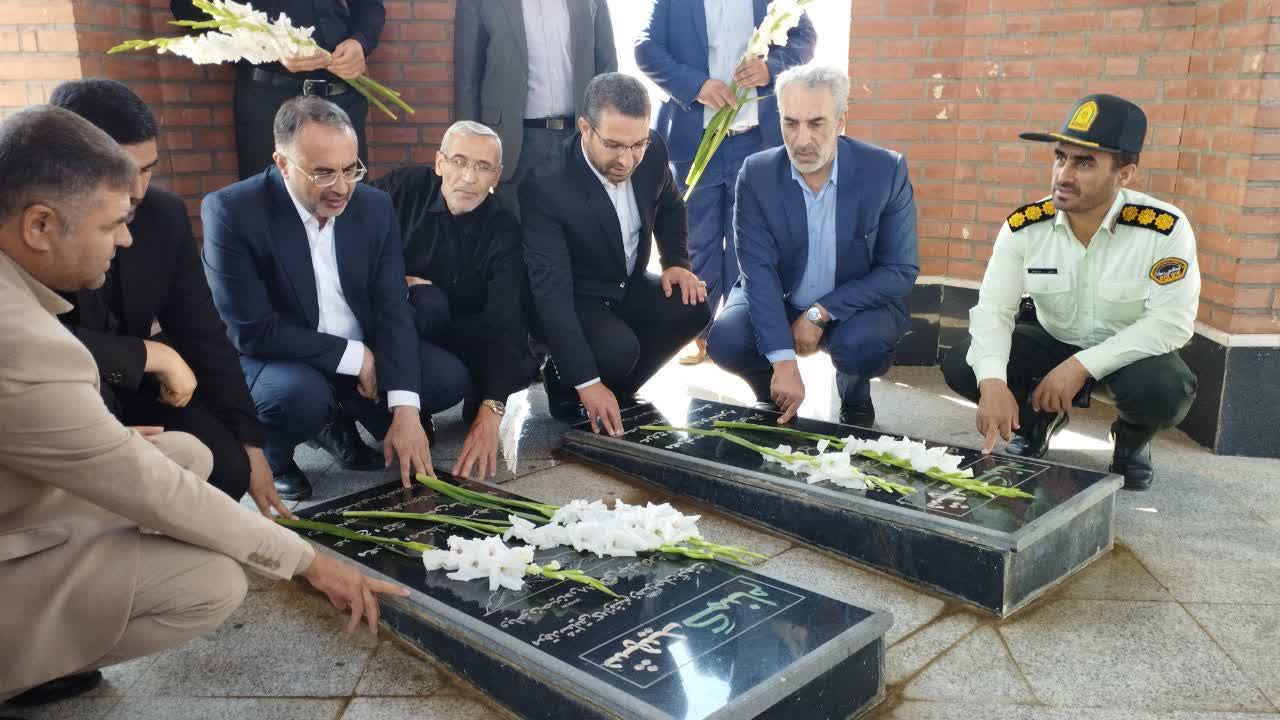 ادای احترام  سرپرست معاون سیاسی و اجتماعی استاندار آذربایجان غربی به شهدای گمنام در چالدران