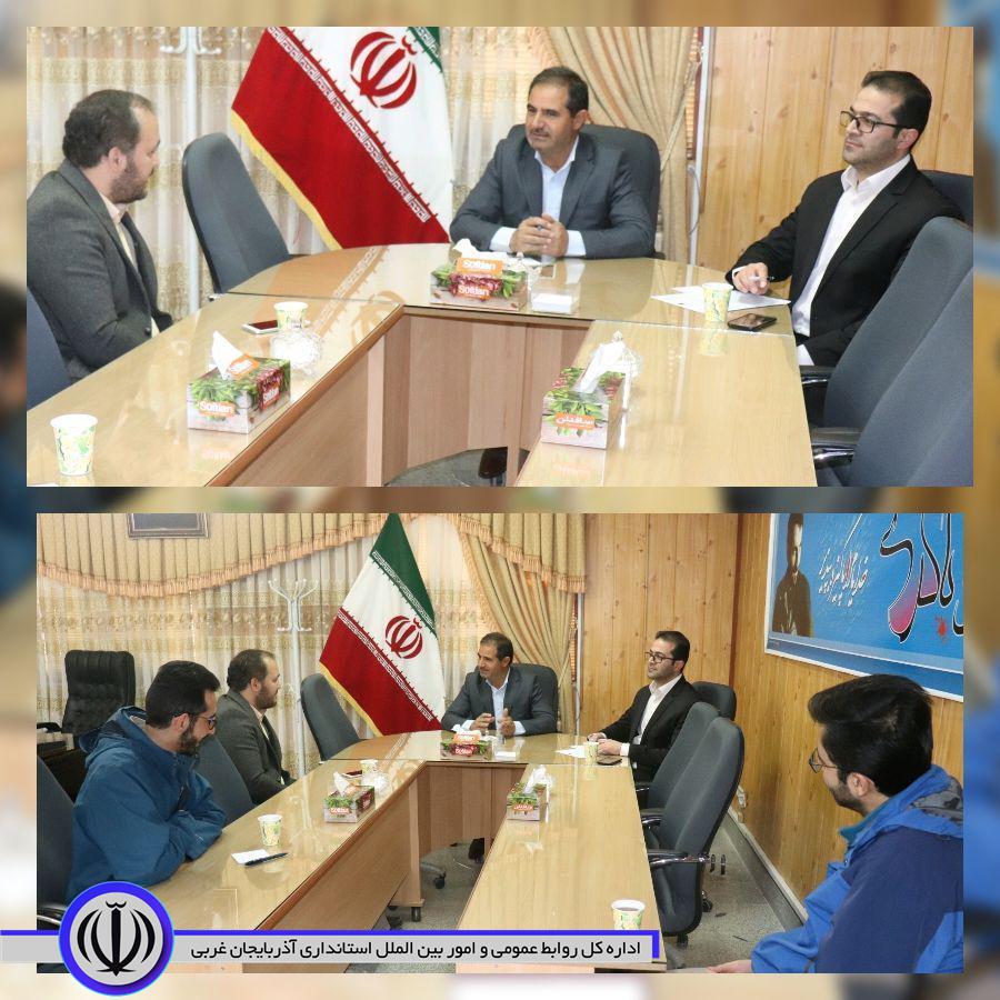 طی مراسمی که در محل دفتر فرماندار چالدران برگزار شد آقای نیک نفس نماینده و رابط بنیاد علوی، سید محمد پیام قره باغ را بعنوان مسئول طرح پیشرفت و آبادانی بنیاد علوی در چالدران معرفی کرد و از زحمات آقایان