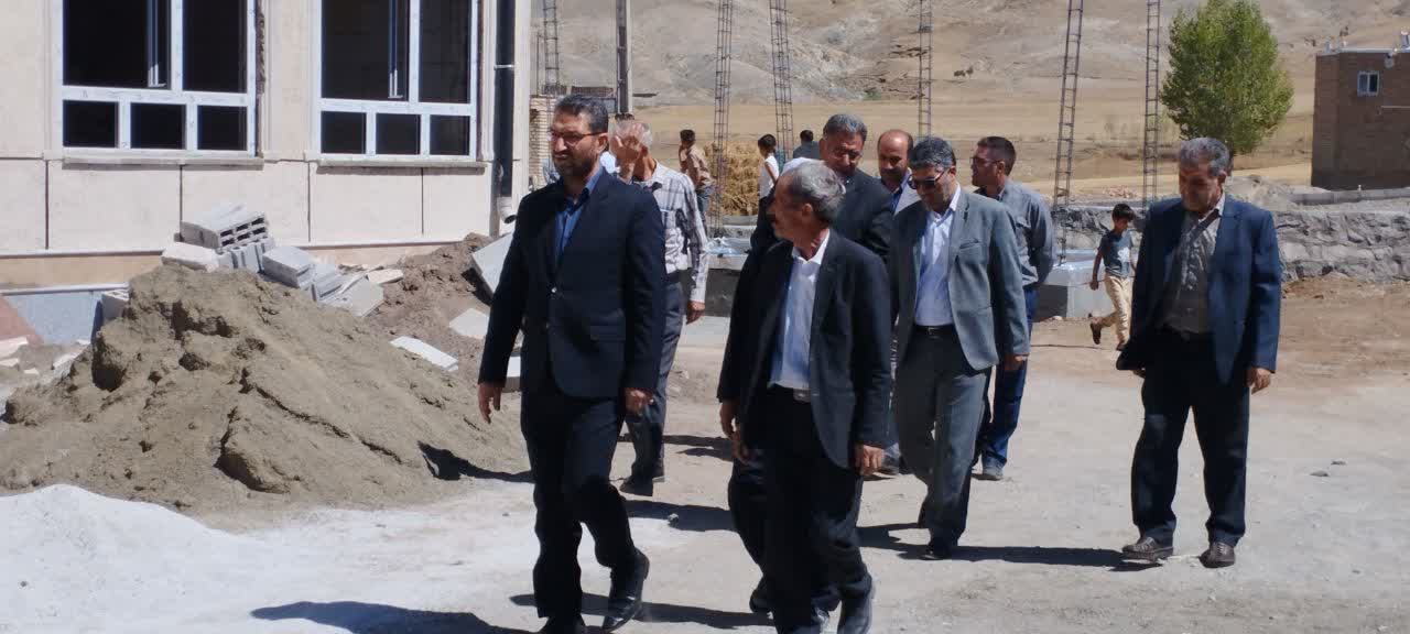 بازدید فرماندار چالدران از مدرسه در حال ساخت روستای قره جوران