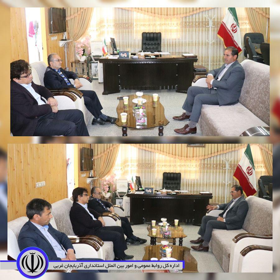مسائل و مشکلات حوزه ورزش و جوانان شهرستان در جریان دیدار مدیر کل ورزش و جوانان استان با محمدزاده فرماندار چالدران مورد بحث و بررسی قرار گرفت .