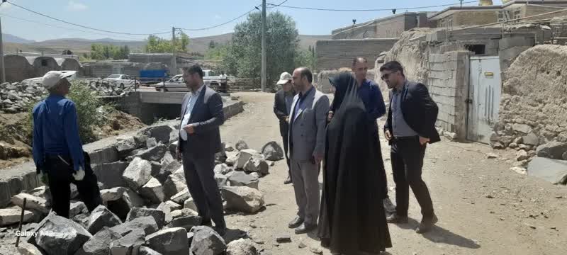 بازدید فرماندار چالدران از روند احداث دیوار ساحلی روستای اروج کندی