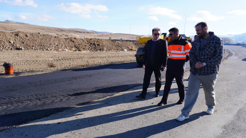 آغاز عملیات آسفالت‌ریزی شانه‌های سه‌راهی محور خوی–چالدران ( سه راهی آیدانه) با دستور فرماندار چالدران