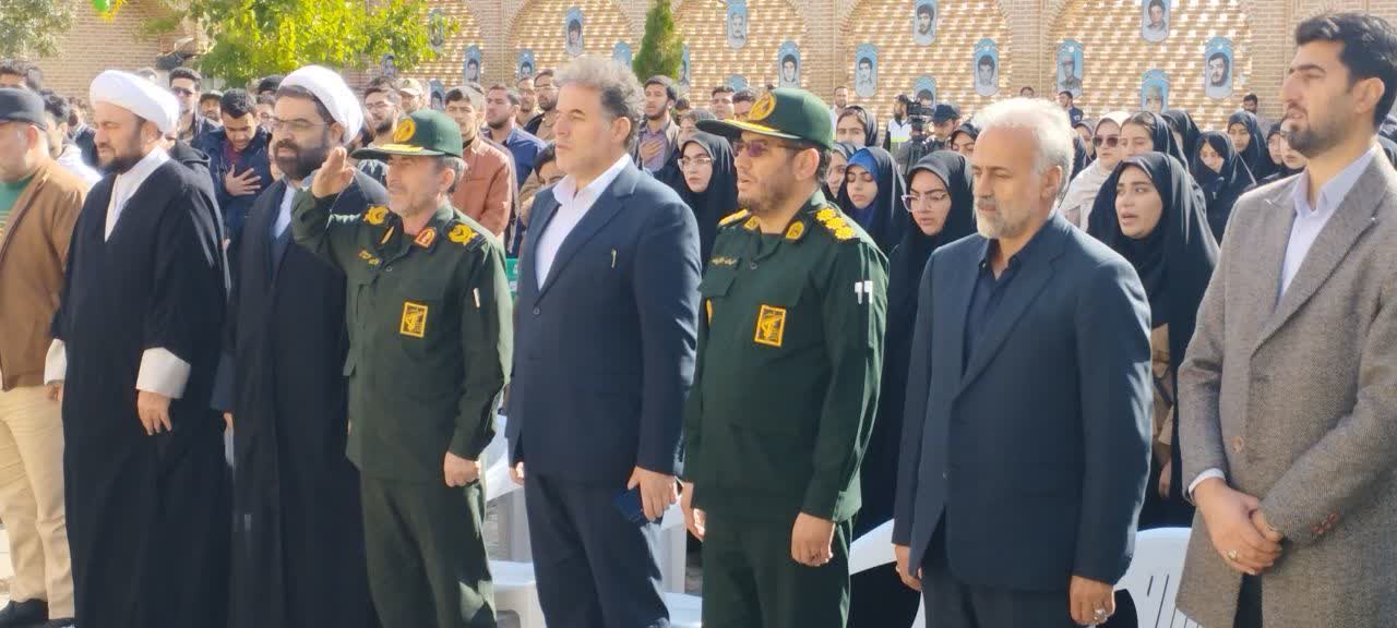 حضور فرماندار چالدران  در جمع ِ دانشجویانِ اردبیل  بازدید کننده  از یادمان شهدای چالدران