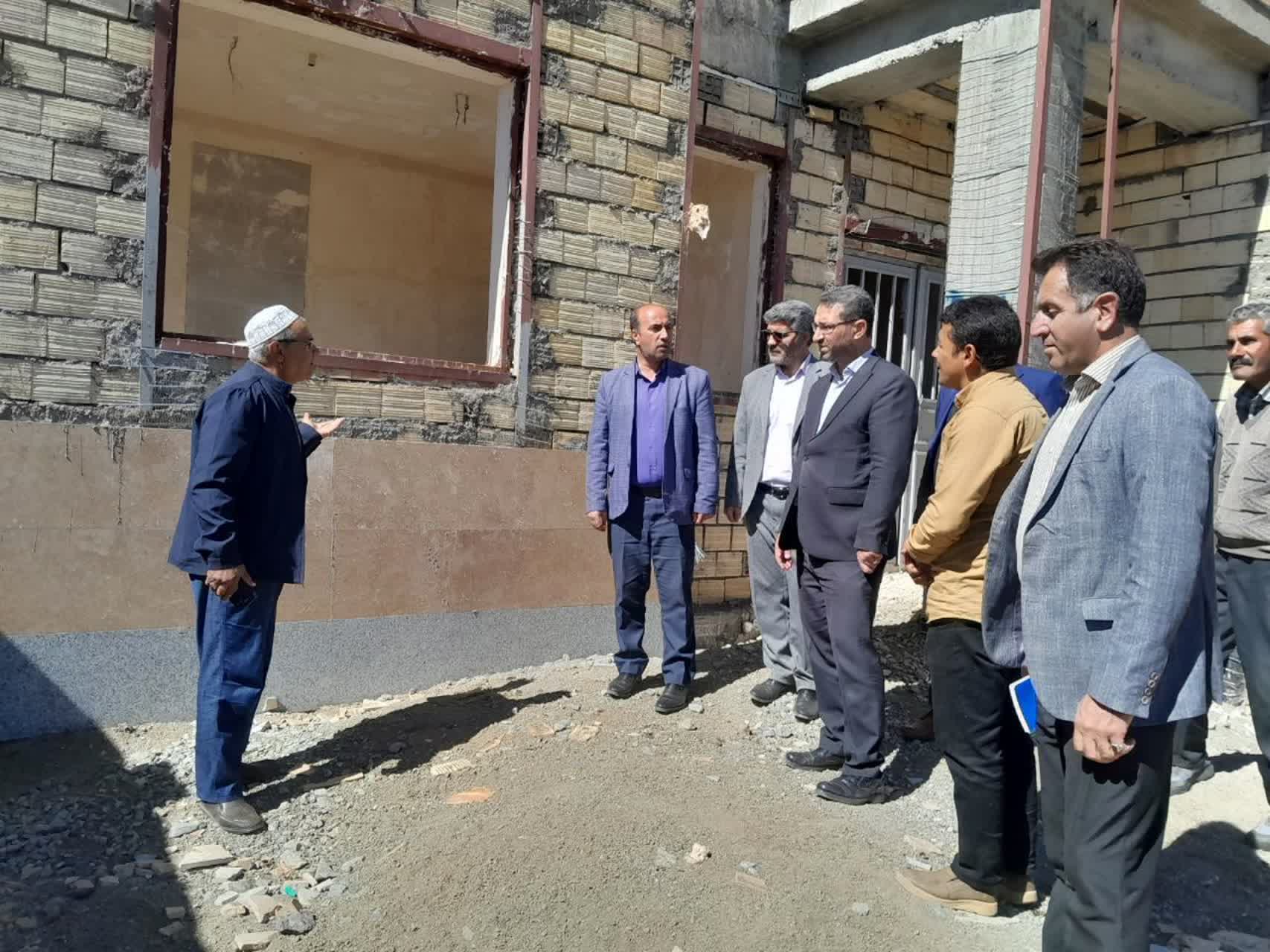 بازدید  فرماندار چالدران از روند اجرائی  احداث خانه بهداشت  روستای مخور