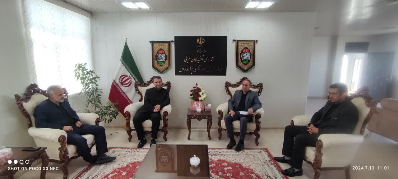 همزمان با گرامیداشت هفته تامین اجتماعی رئیس اداره تامین اجتماعی شهرستان چالدران با محمد رضا عبداله نژاد فرماندار چالدران دیدار و گفتگو کردند