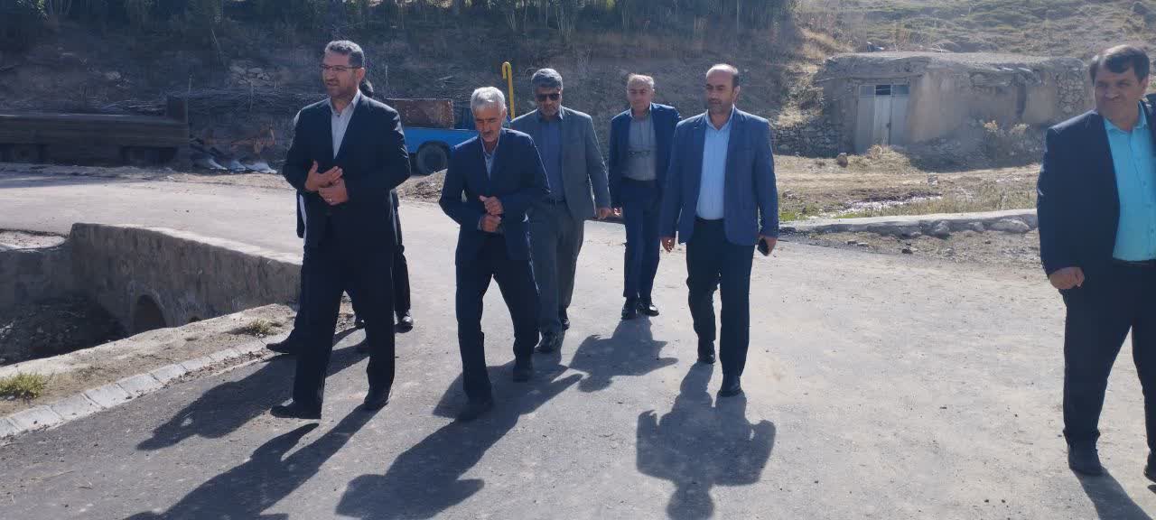 بازدید فرماندار چالدران از بهسازی و آسفالت ریزی معابر روستای ریحانلو علیا
