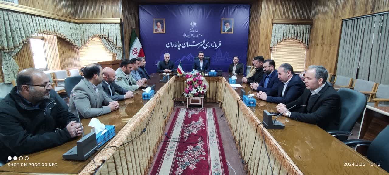 دیدار جمعی از مسئولان ادارات شهرستان چالدران با محمدرضا عبداله نژاد فرماندارچالدران جهت تبریک سال نو