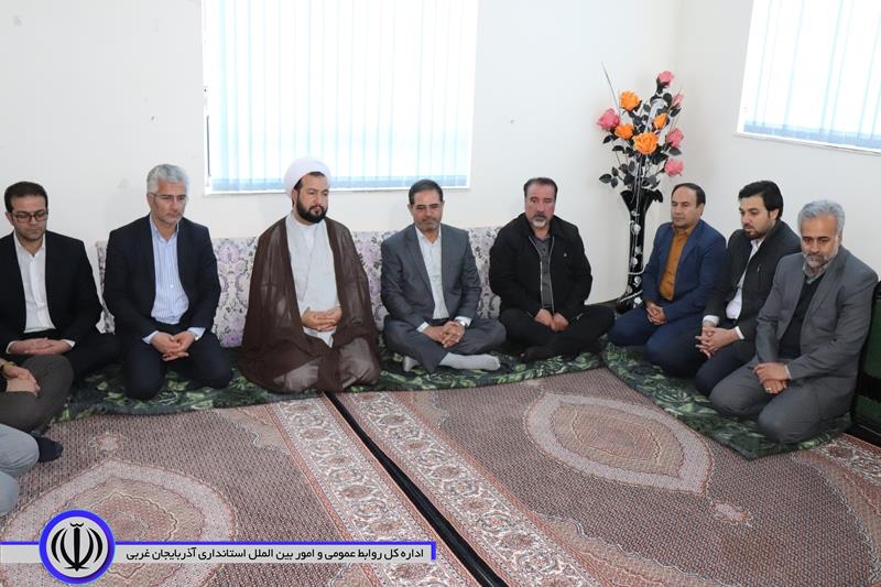 دیدار نوروزی فرماندار چالدران به همراه بخشداران مرکزی و دشتک و اعضای شورای اداری با امام جمعه این شهرستان