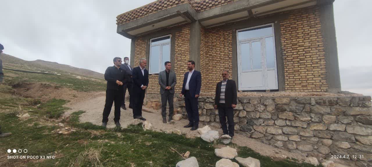به گزارش روابط عمومی فرمانداری چالدران محمد رضا عبداله نژاد فرماندار چالدران به همراه معاون سیاسی ،امنیتی اجتماعی و بخشدار مرکزی از روند مقاوم سازی واحد های روستای اینجه علیا بازدید کرد و گفت امسال ب