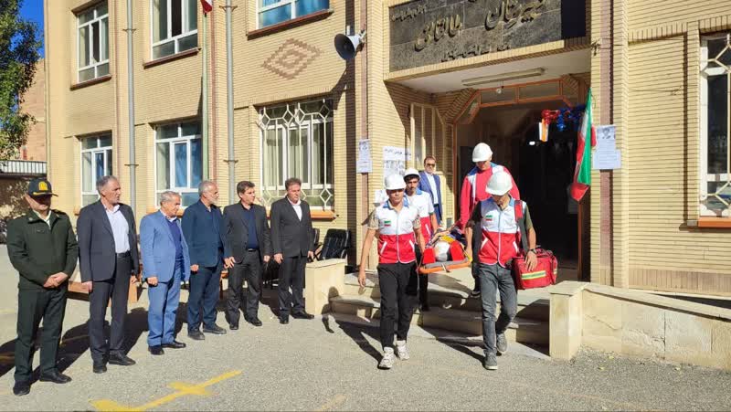 برگزاری مانور آمادگی در برابر بلایای طبیعی  و غیر طبیعی در مدارس چالدران
