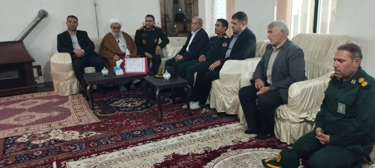 تجلیل ازخانواده شهید امنیت پایدار  در چالدران