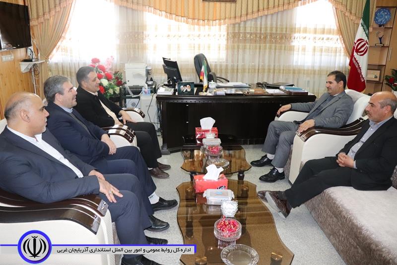 مدیر کل کمیته امداد حضرت امام (ره) استان با فرماندار چالدران در محل دفتر کار ایشان دیدار و گفتگو نمود. جهت مشاهده ادامه خبر به لینک زیر مراجعه کنید