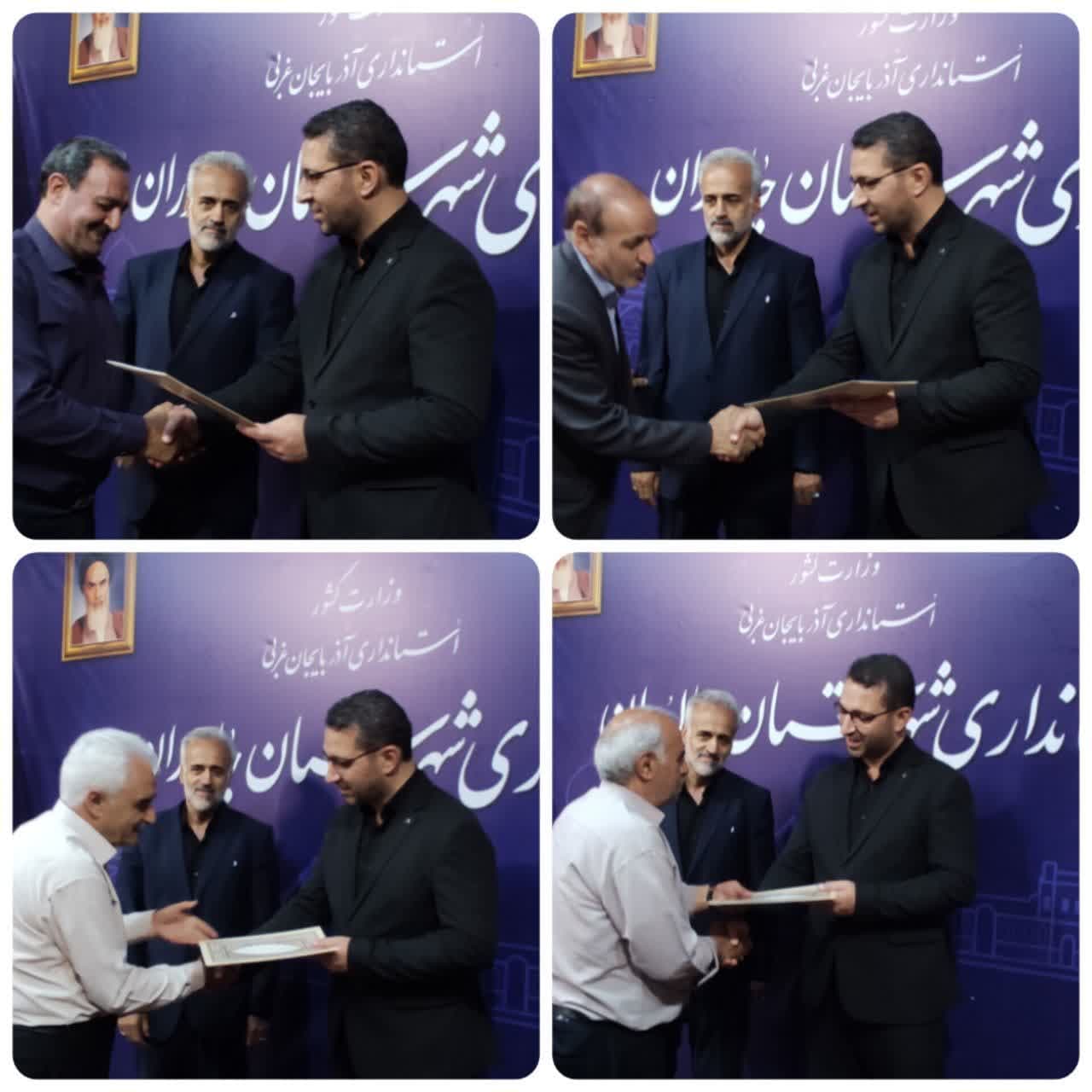 به گزارش روابط عمومی فرمانداری چالدران روز سه شنبه 19تیر محمد رضا عبداله نژاد فرماندار چالدران با اهدای لوح از زحمات اعضای هیات اجرایی شهرستان چالدران تقدیر به عمل آورد