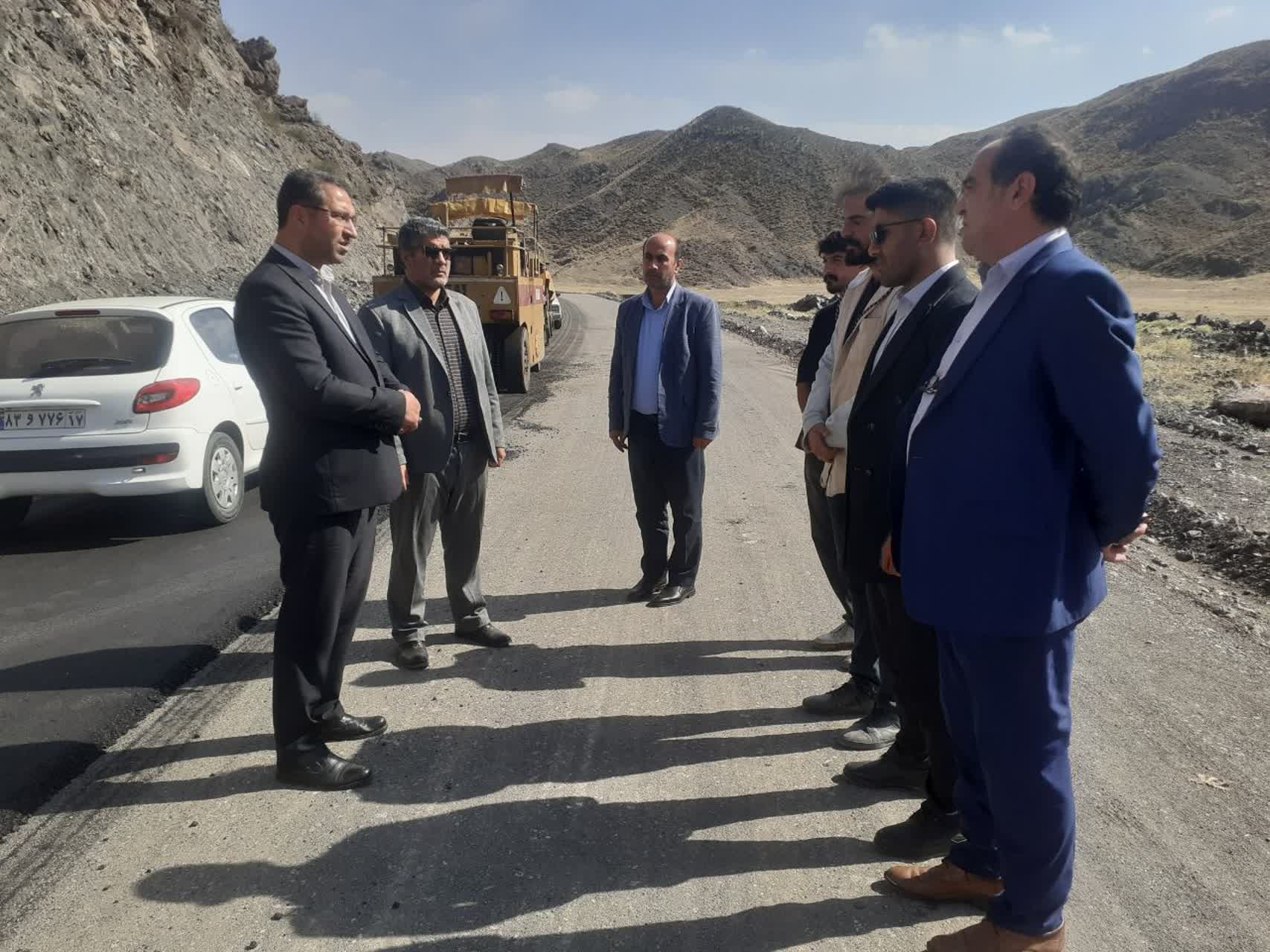 بهسازی و آسفالت ریزی راه روستای مزرعه