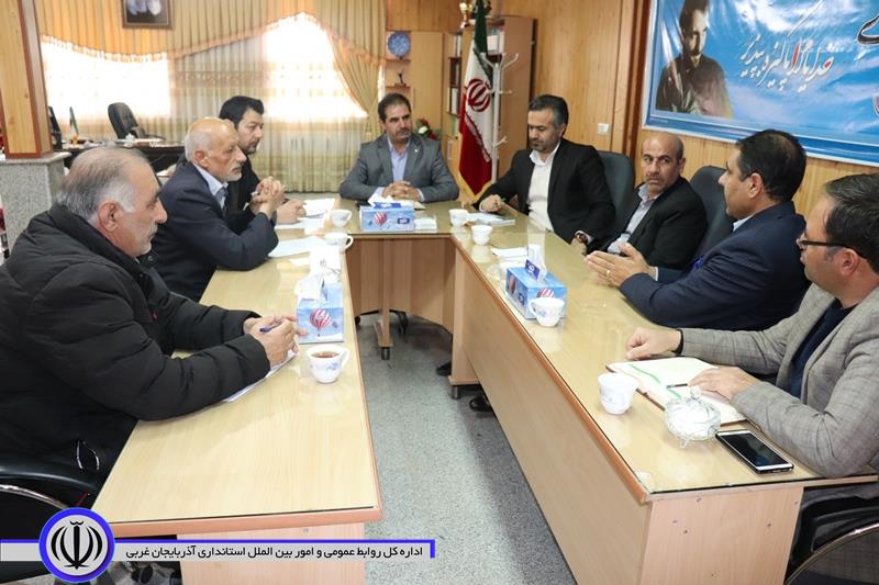 جلسه بررسی مسائل و مشکلات طرحهای سرمایه گذاری داخلی و خارجی به ریاست محمدزاده فرماندار و با حضور برخی از مسئولین ادارات برگزار شد