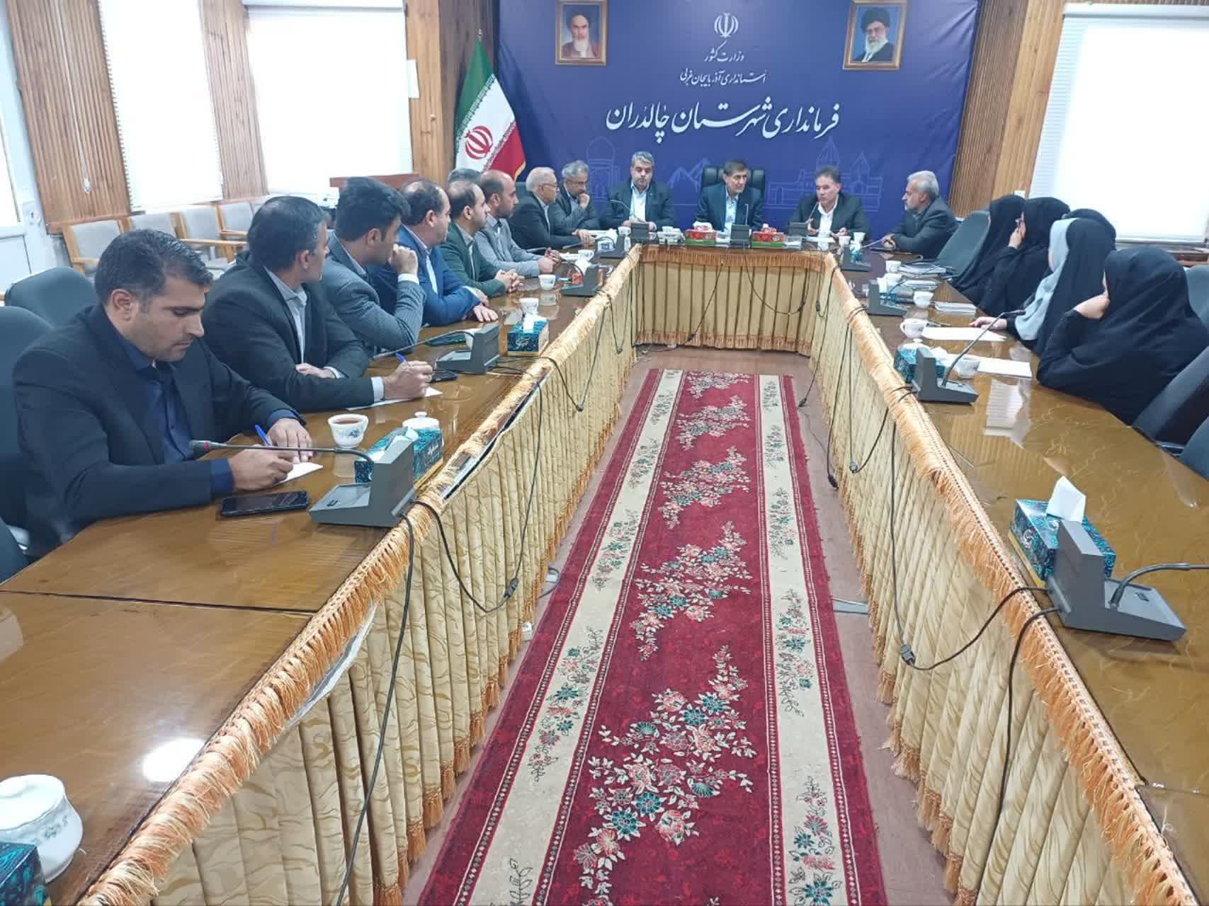 نشست صمیمی معاون توسعه مدیریت و منابع  استانداری آذربایجانغربی به همراه مدیر کل اداری و مالی و مدیر کل دفتر برنامه ریزی بودجه و تحول اداری استانداری با کارکنان فرمانداری چالدران و بخشداری‌های تابعه