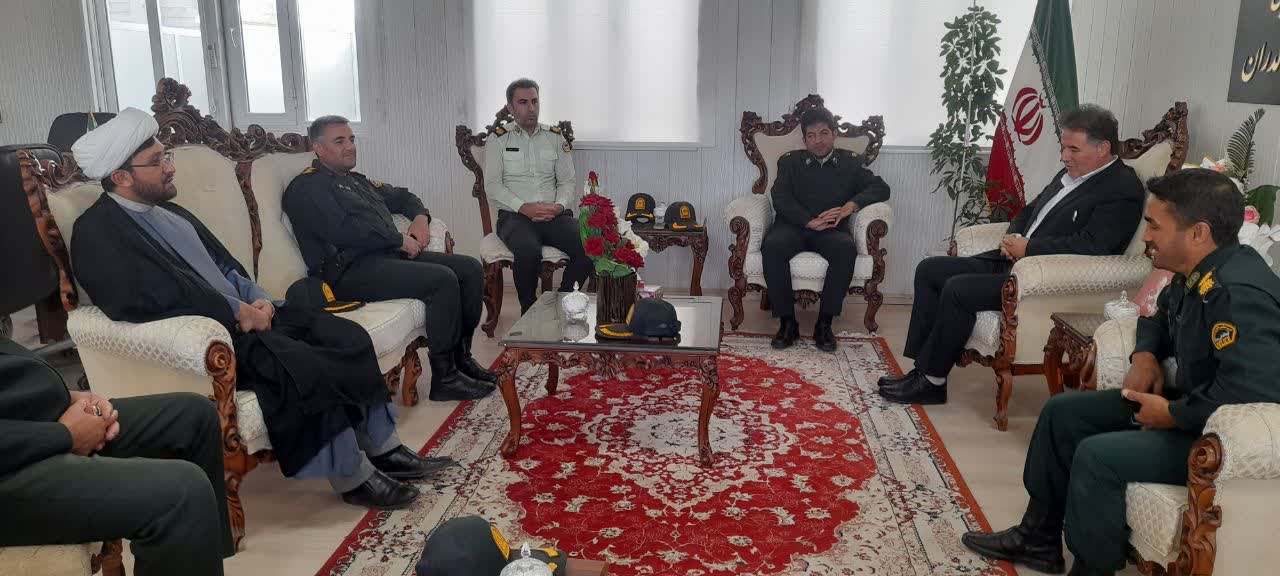 دیدار فرمانده و کارکنان انتظامی چالدران با صمد اکبری فرماندار چالدران و عرض تبریک به مناسبت انتصاب ایشان به سمت فرمانداری چالدران