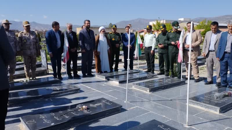 غبارروبی مزار شهدا به مناسبت سالروز فتح خرمشهر