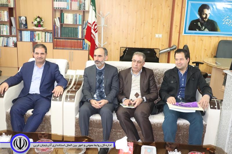 معاونت شیلات استان با فرماندار چالدران دیدار و در خصوص فراهم سازی زمینه پرورش آبزیان بحث و گفتگو کردند