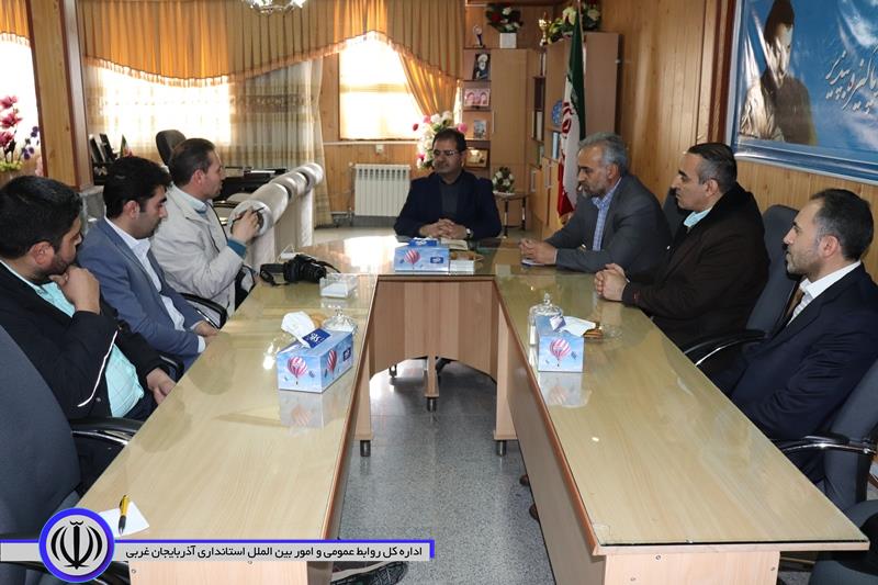 فرماندار چالدران در نشست با مدیران کانال های تلگرامی شهرستان: اخلاق مداری سرلوحه فعالیت های رسانه ای باشد