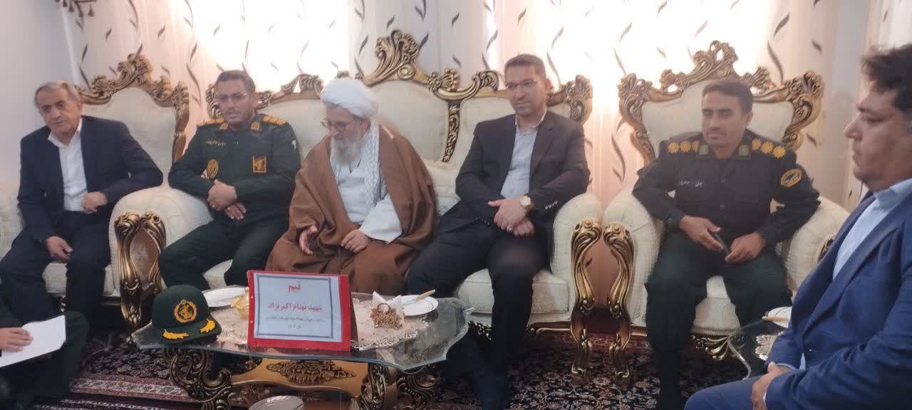 تجلیل ازخانواده شهید امنیت پایدار  در چالدران