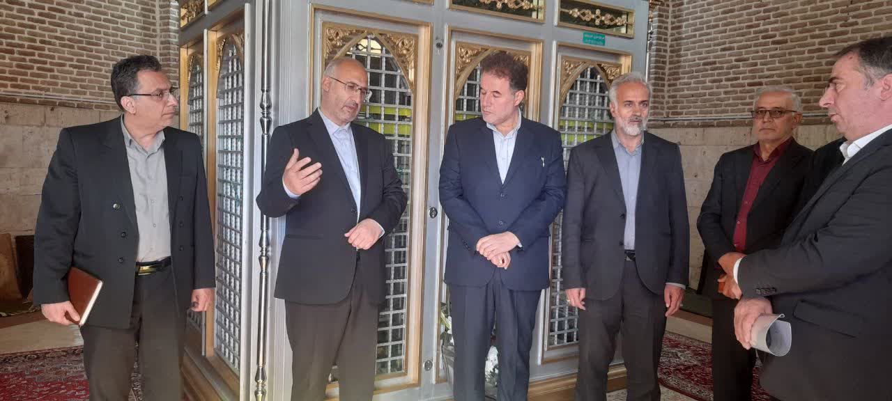 ادای احترام بازرس کل  قضائی استان آذربایجان غربی و فرماندار چالدران  به شهدای نبرد چالدران