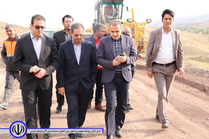 فرماندار چالدران:در جهت تسریع در راه اندازی بازارچه های مرزی شیخ سیلو و پیراحمدکندی راههای ارتباطی آنها در الویت بهسازی و آسفالت ریزی قرار گرفته اند.