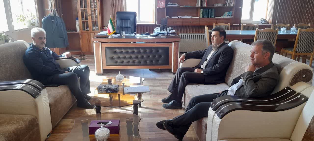 دیدار رئیس بیمه سلامت شهرستان  چالدران  با معاون سیاسی و اجتماعی  فرماندار به مناسبت هفته بیمه سلامت