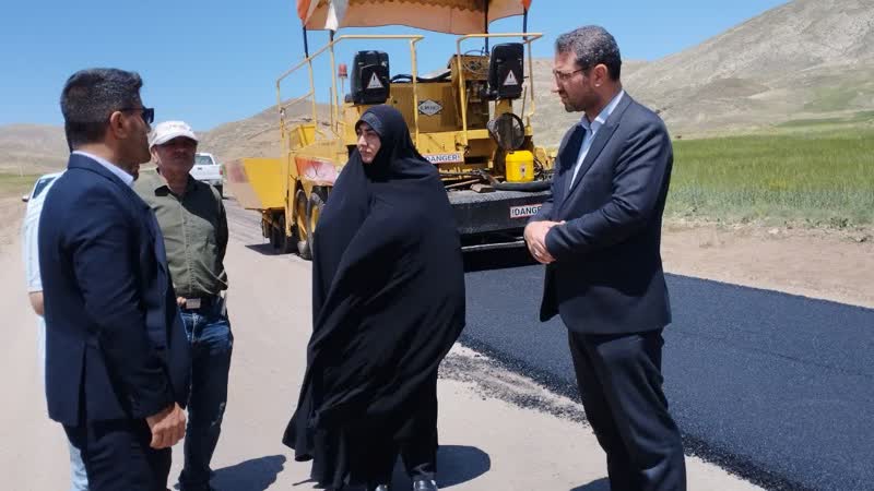 بازدید فرماندار چالدران از آغاز عملیات آسفالت ریزی راه روستای علی آباددر بخش دشتک