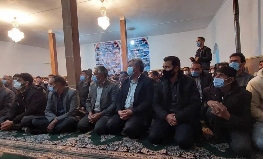 محمد رضا عبدالله نژاد فرماندار شهرستان چالدران ضمن شرکت در یادواره شهدای اهل تسنن  روستای مخور کرد مسائل و مشکلات  اهالی این روستا را مورد بحث و بررسی قرار داد.