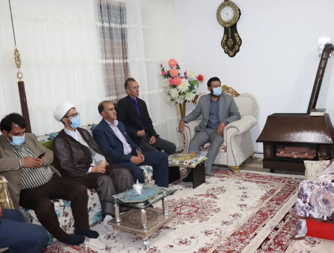 محمدرضا عبدالله نژادفرماندار شهرستان چالدران به همراه حجت الاسلام ولمسلمین محمدزاده امام جمعه با حضور در منزل شخصی حجت الاسلام احمد نجفی امام جماعت شهر آواجیق از ایشان عیادت کردند.