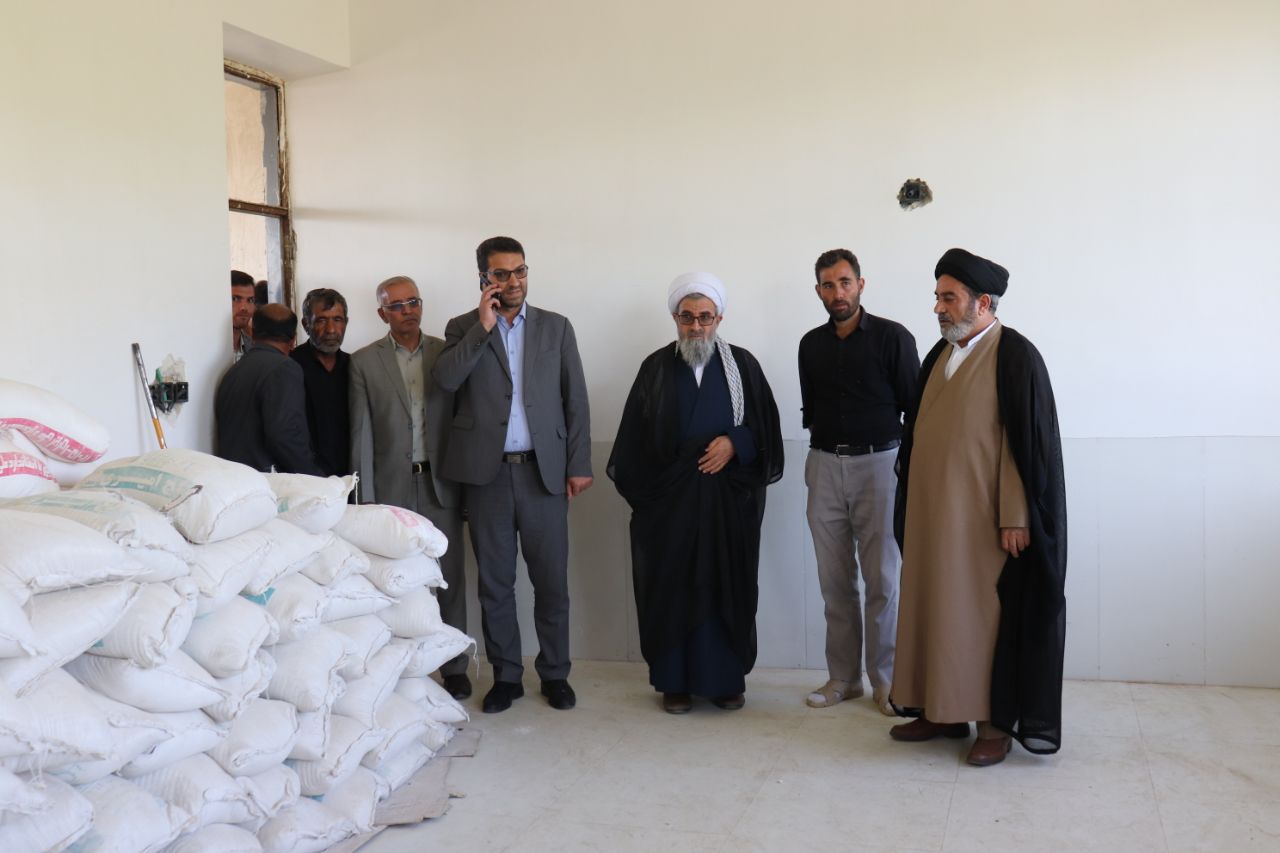 محمدرضا عبدالله نژاد فرماندار چالدران ضمن دیدار با مردم روستای عرفات از نزدیک مسائل و مشکلات اهالی روستا مورد بحث و بررسی قرار داد .