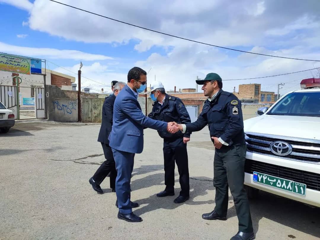 ✅عبدالله نژاد فرماندار شهرستان چالدران در جریان دیدار با پرسنل انتظامی چالدران ضمن تبریک سال جدید بر آنان از خدمات شبانه روزی این عزیزان تقدیر و تشکر نمودند.