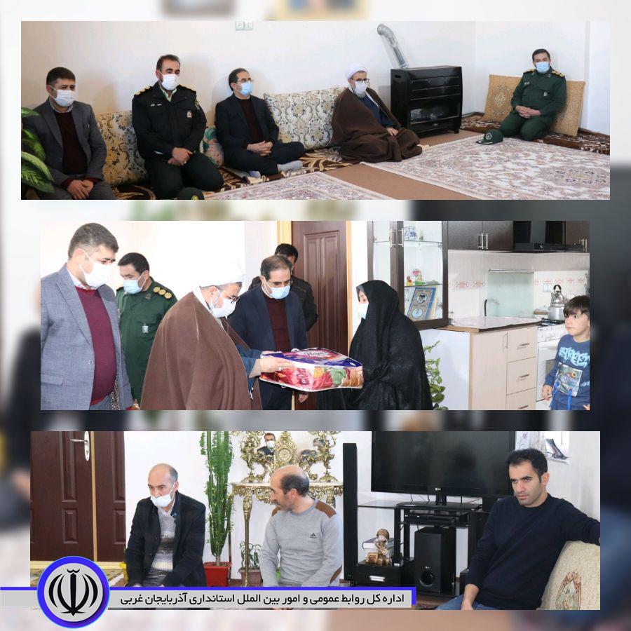 ✅در آستانه سالروز شهادت سردار سپهبدحاج قاسم سلیمانی ،محمدزاده فرماندار ،حجت الاسلام والمسلمین محمد زاده امام جمعه و جمعی از اعضای شورای تأمین چالدران، با خانواده شهید سعید اسماعیل یار دیدار کردند.