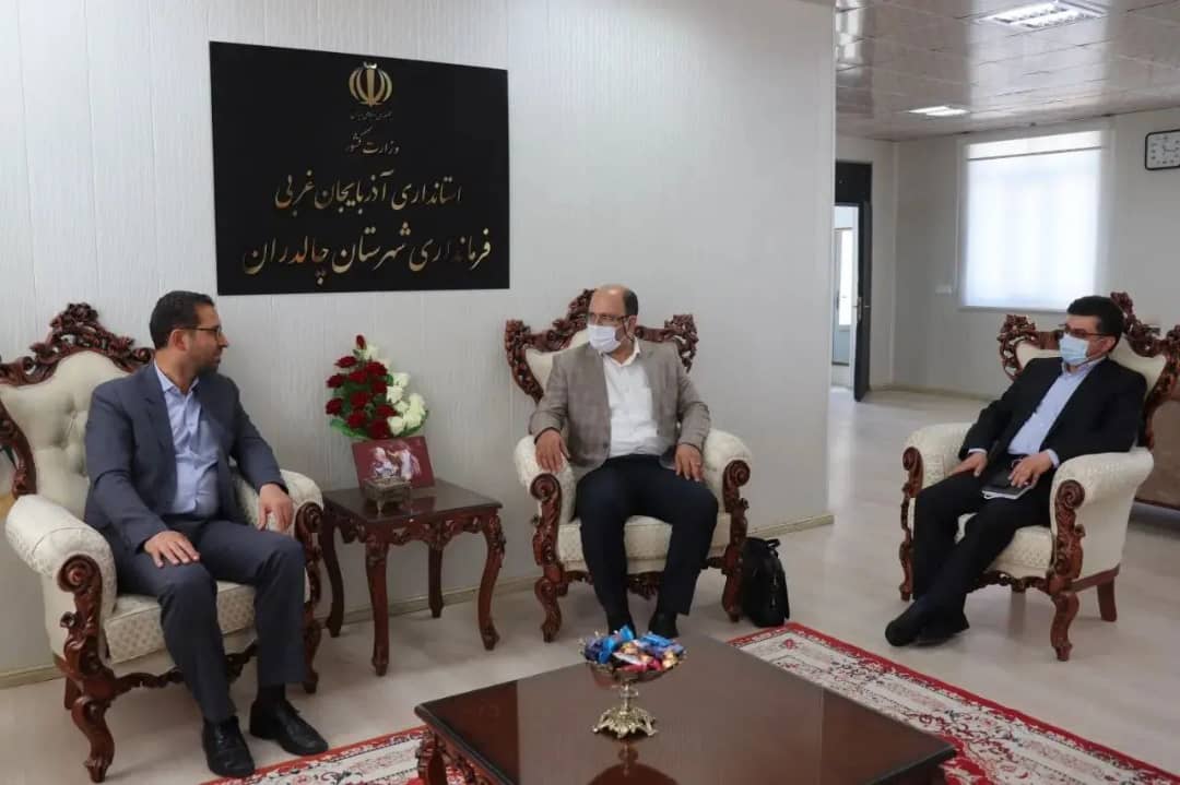دکتر ریخته گر معاونت بهداشتی دانشگاه علوم پزشکی استان آذربایجان غربی با حضور در فرمانداری شهرستان چالدران با محمد رضا عبدالله نژاد فرماندار این شهرستان دیدار و گفتگو کرد.