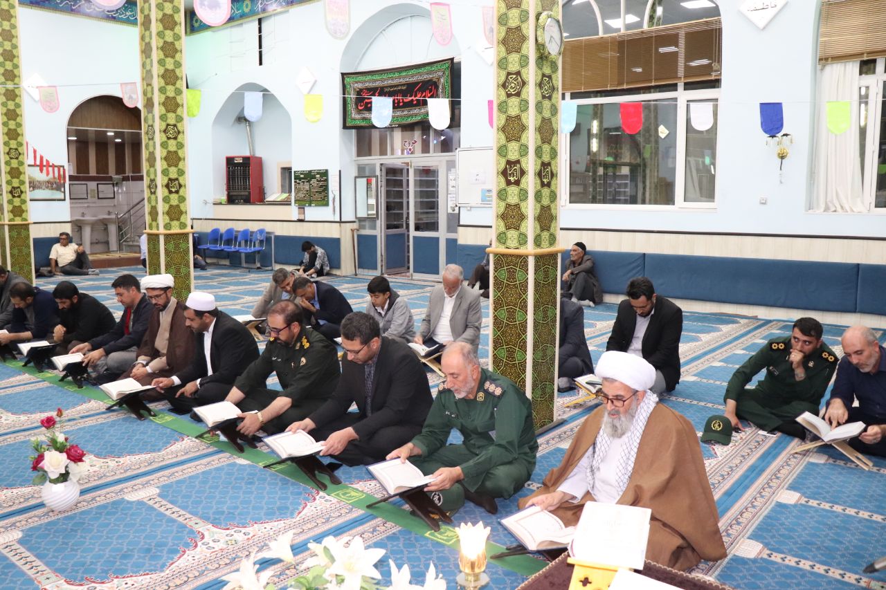 محفل انس با قرآن در سومین شب هفته وحدت برگزار شد.